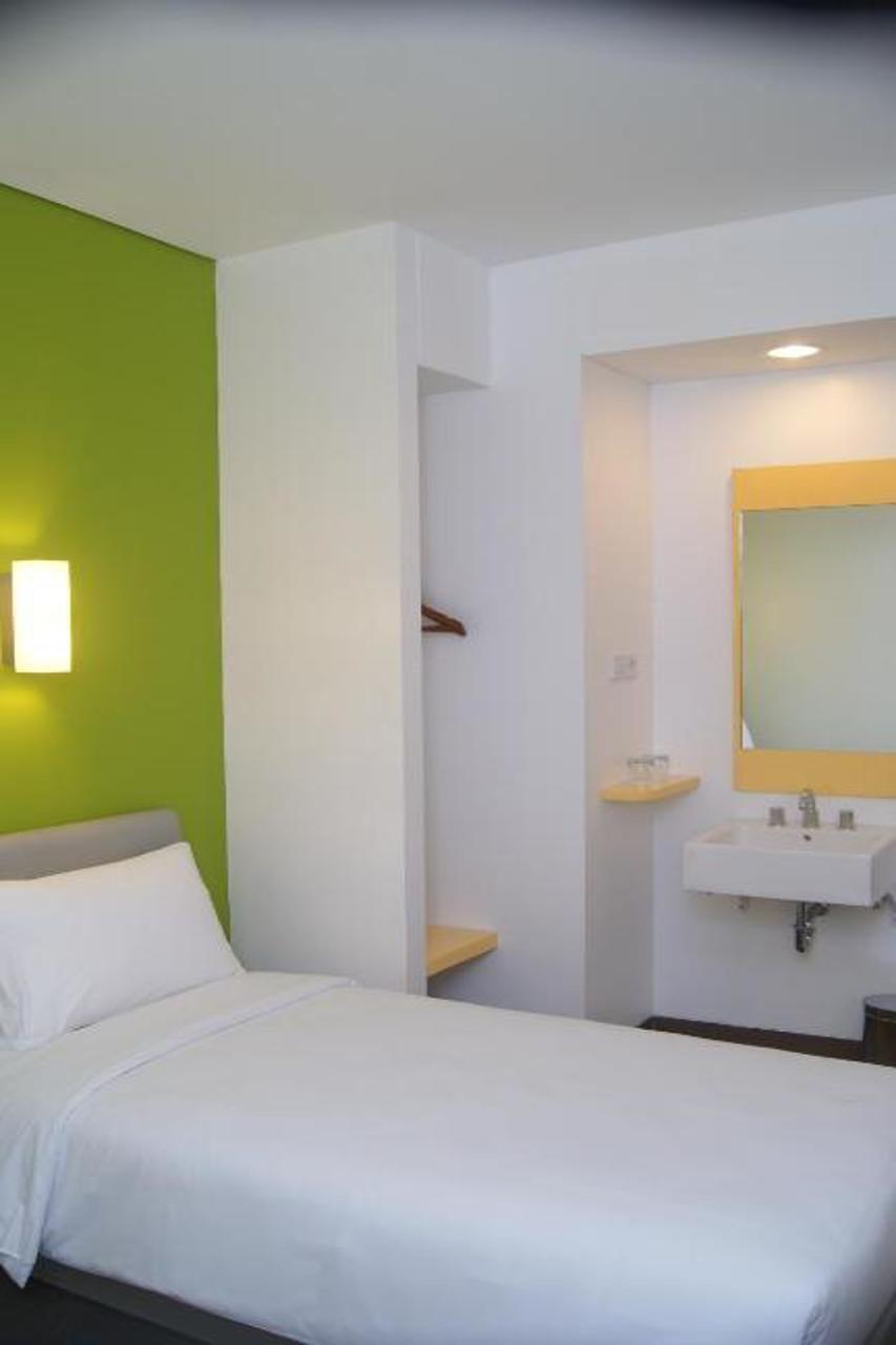 Amaris Hotel Mangga Dua Square Джакарта Екстериор снимка