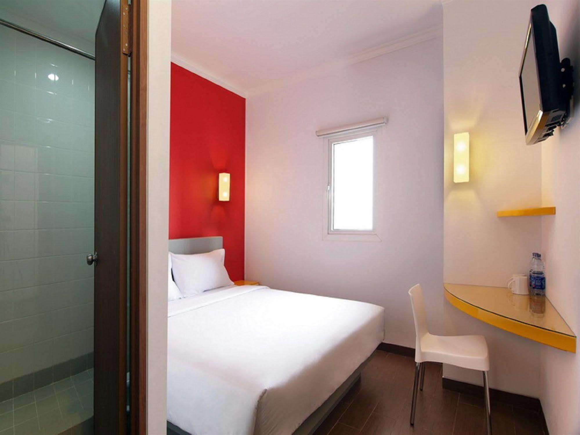 Amaris Hotel Mangga Dua Square Джакарта Екстериор снимка