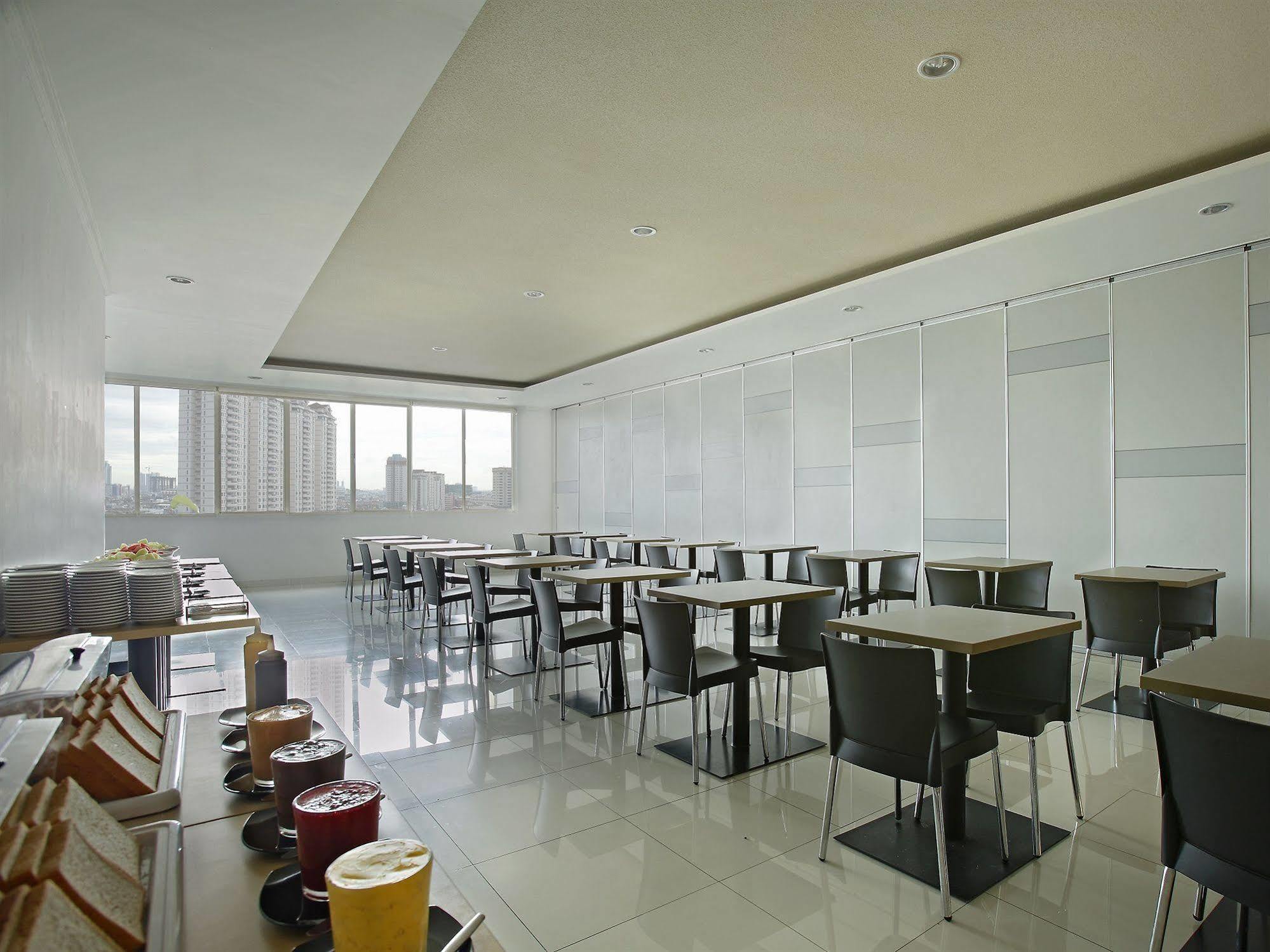 Amaris Hotel Mangga Dua Square Джакарта Екстериор снимка