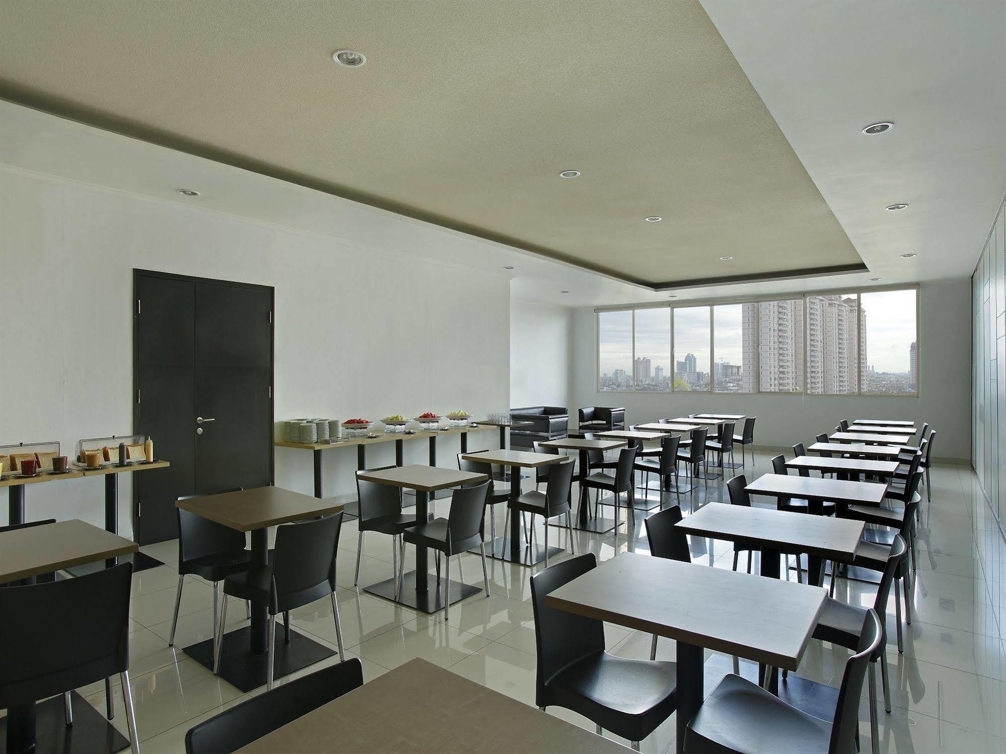 Amaris Hotel Mangga Dua Square Джакарта Екстериор снимка