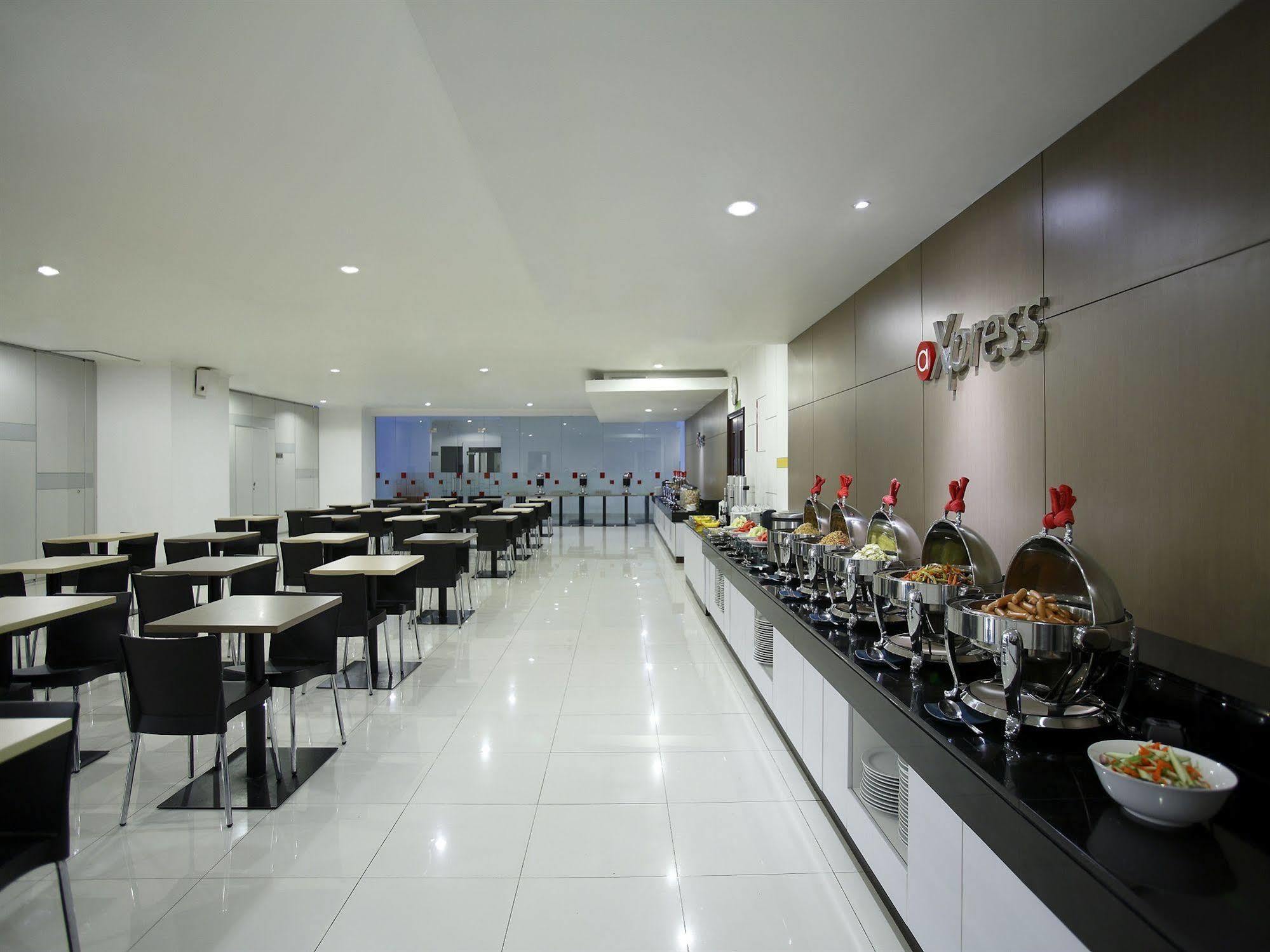 Amaris Hotel Mangga Dua Square Джакарта Екстериор снимка