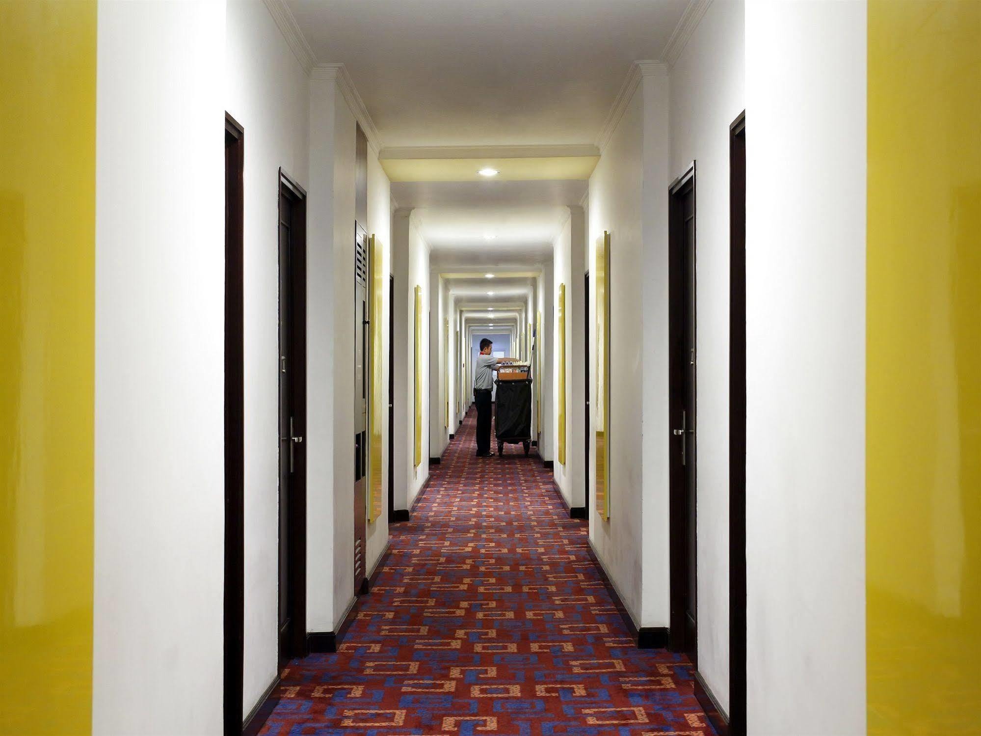 Amaris Hotel Mangga Dua Square Джакарта Екстериор снимка