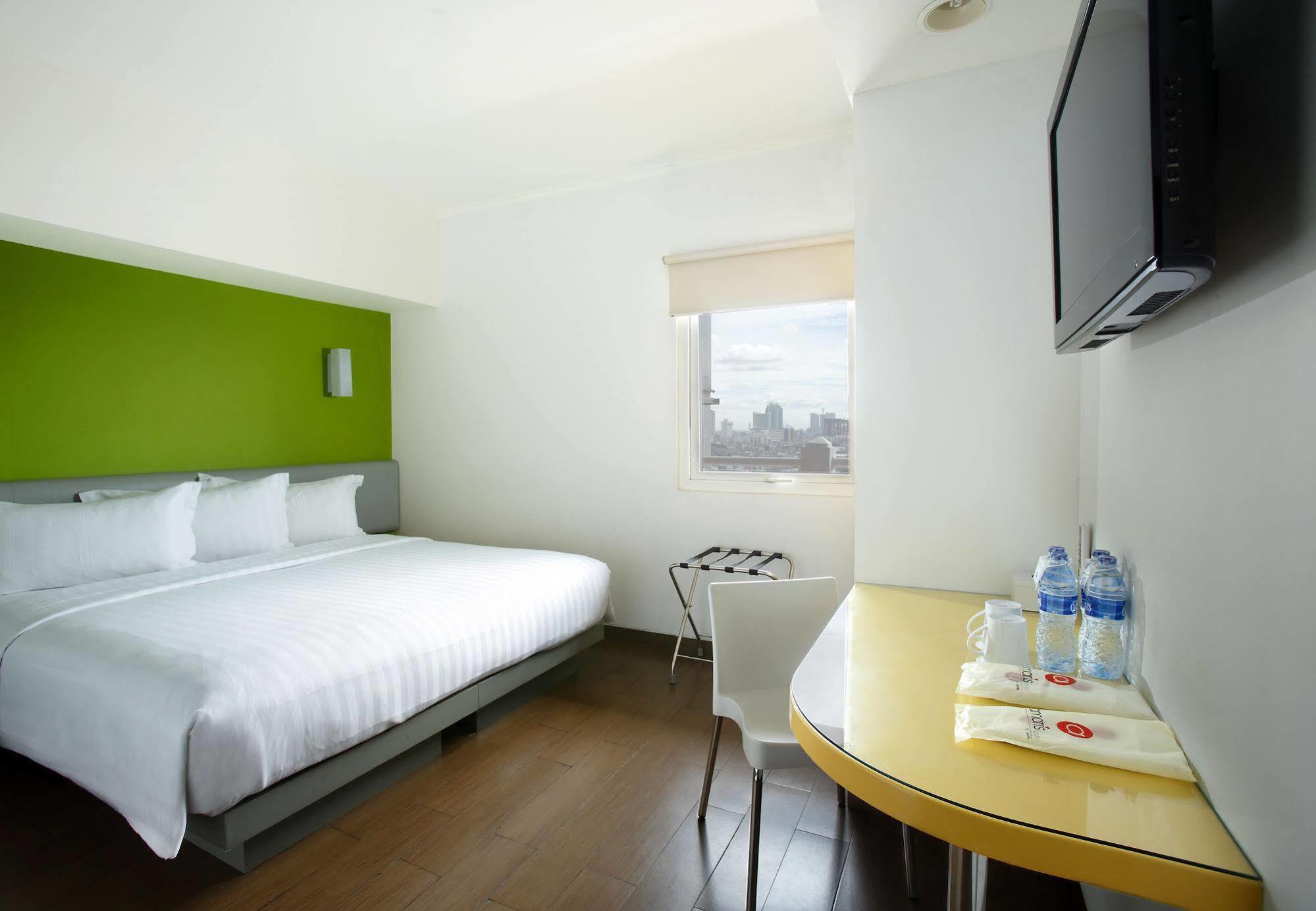 Amaris Hotel Mangga Dua Square Джакарта Екстериор снимка