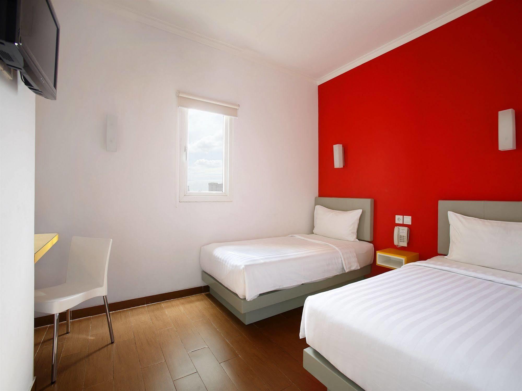 Amaris Hotel Mangga Dua Square Джакарта Екстериор снимка